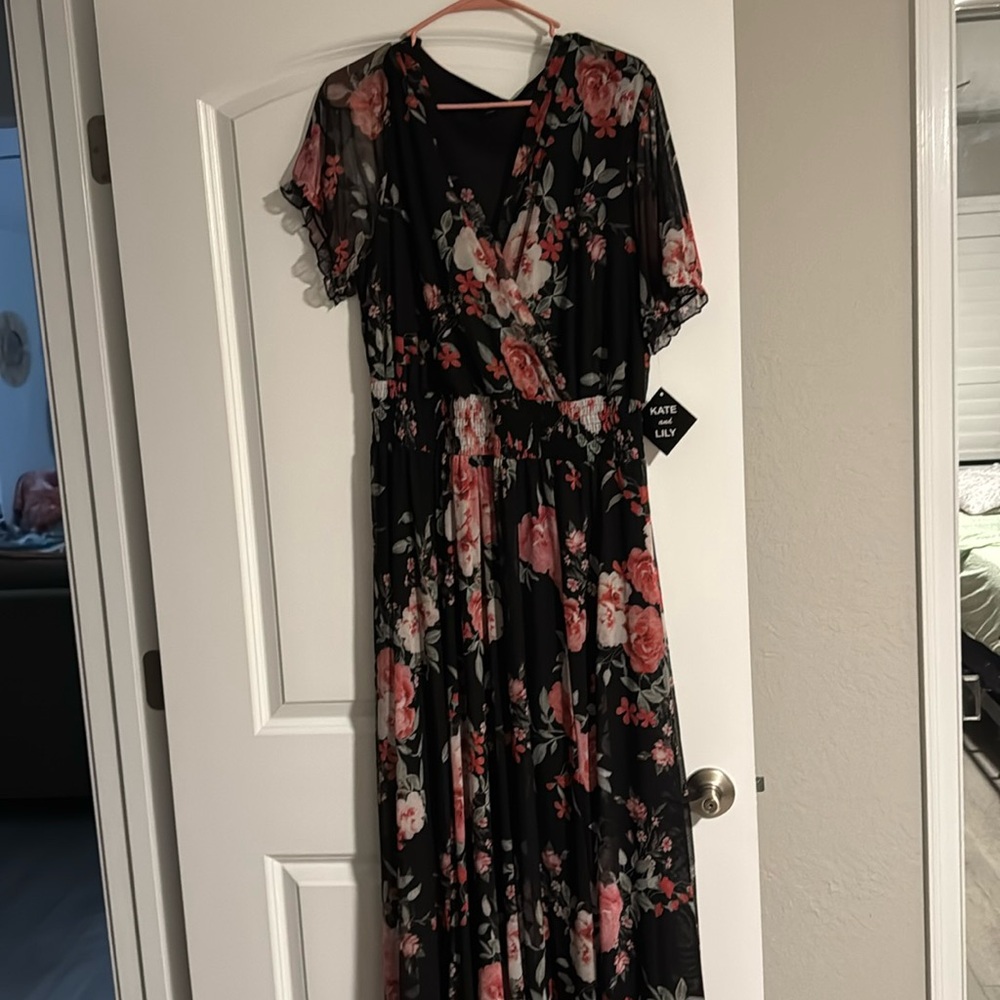Beautiful floral plus size dress, new with tags